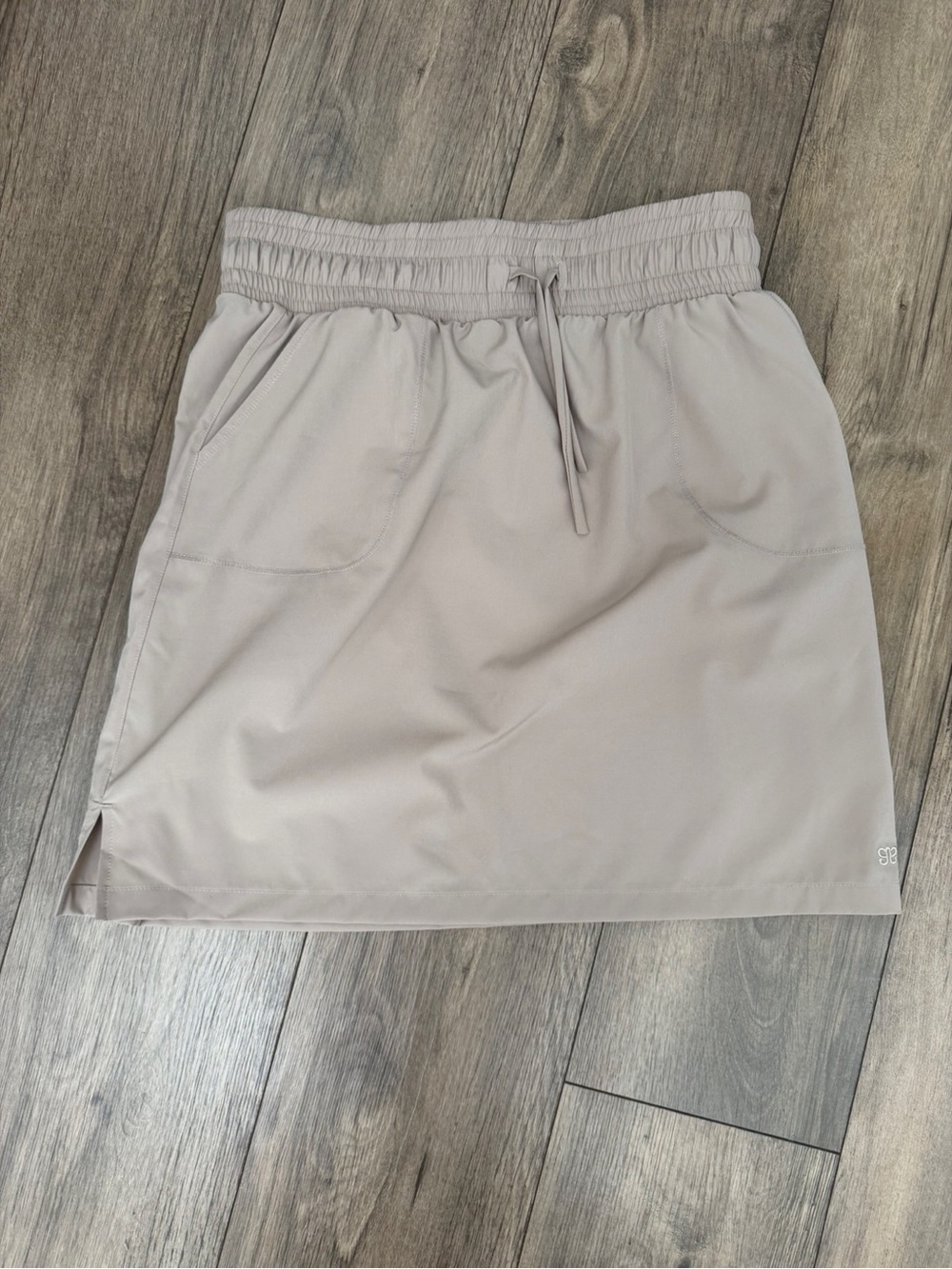 Light Taupe Drawstring Athletic Skort from Albion fit - size medium petite